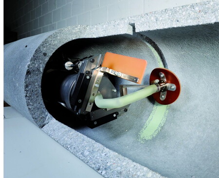 Robotergestützte Kanalsanierung mit EPOXONIC Sanierungsmaterialien